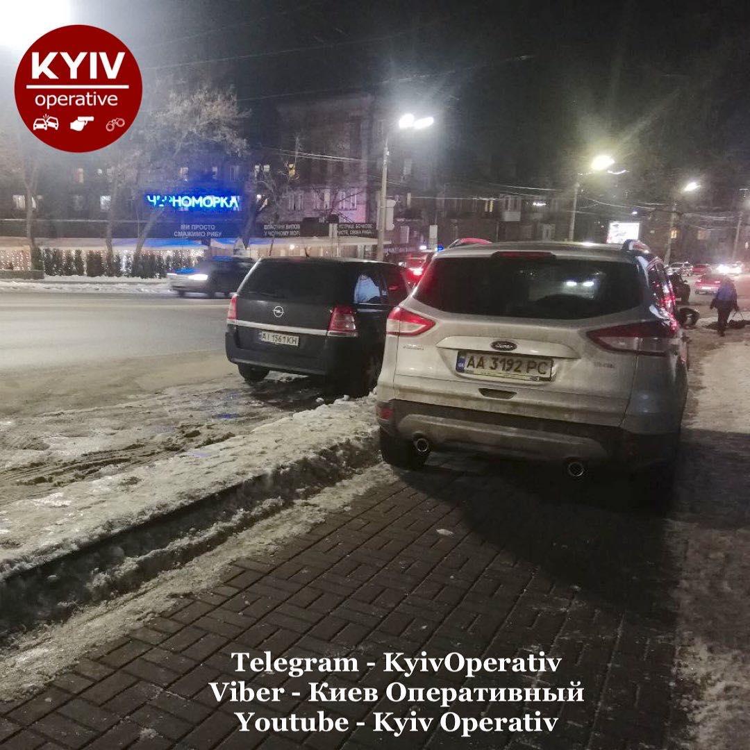 Парковка в Киеве – в Сети возмущены наглым поступком водителя – фото